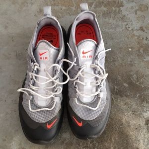 Nike Air Max Axis